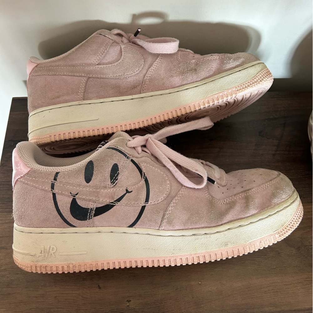 RARE have a nike day air force 1’s